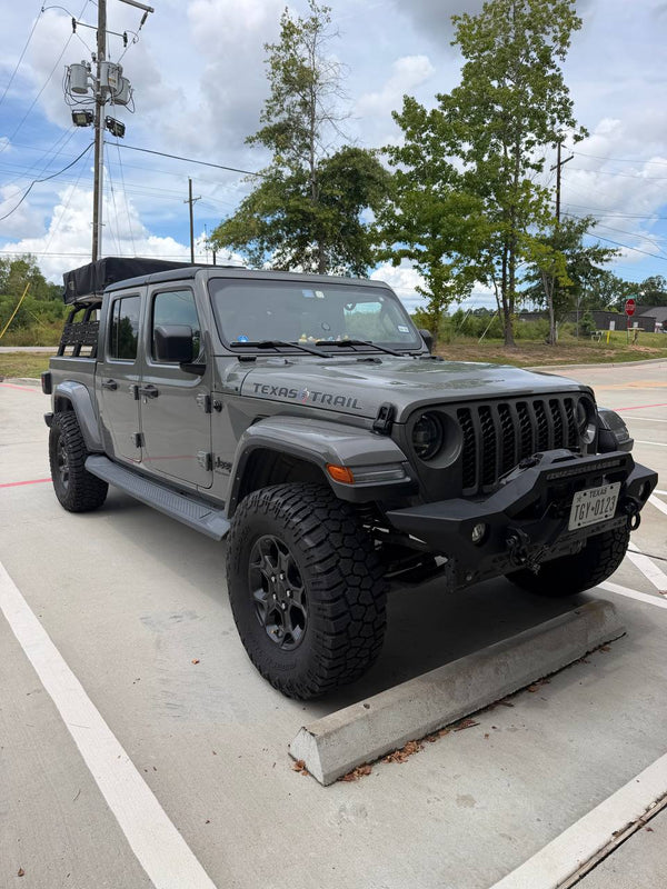 2023 Jeep Gladiator with 2.5" Rough Country lift with M1 shocks, photo 1 of 4, installed by Lift Pro Customs in Willis, TX