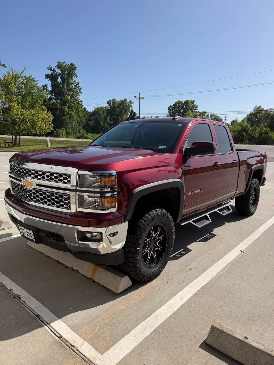 Chevy 1500 2015 3.5 Rough Country M1 Struts - Shocks - 33 Ridge Grapplers — photo 1 of 4 — installed by Lift Pro Customs, Willis TX